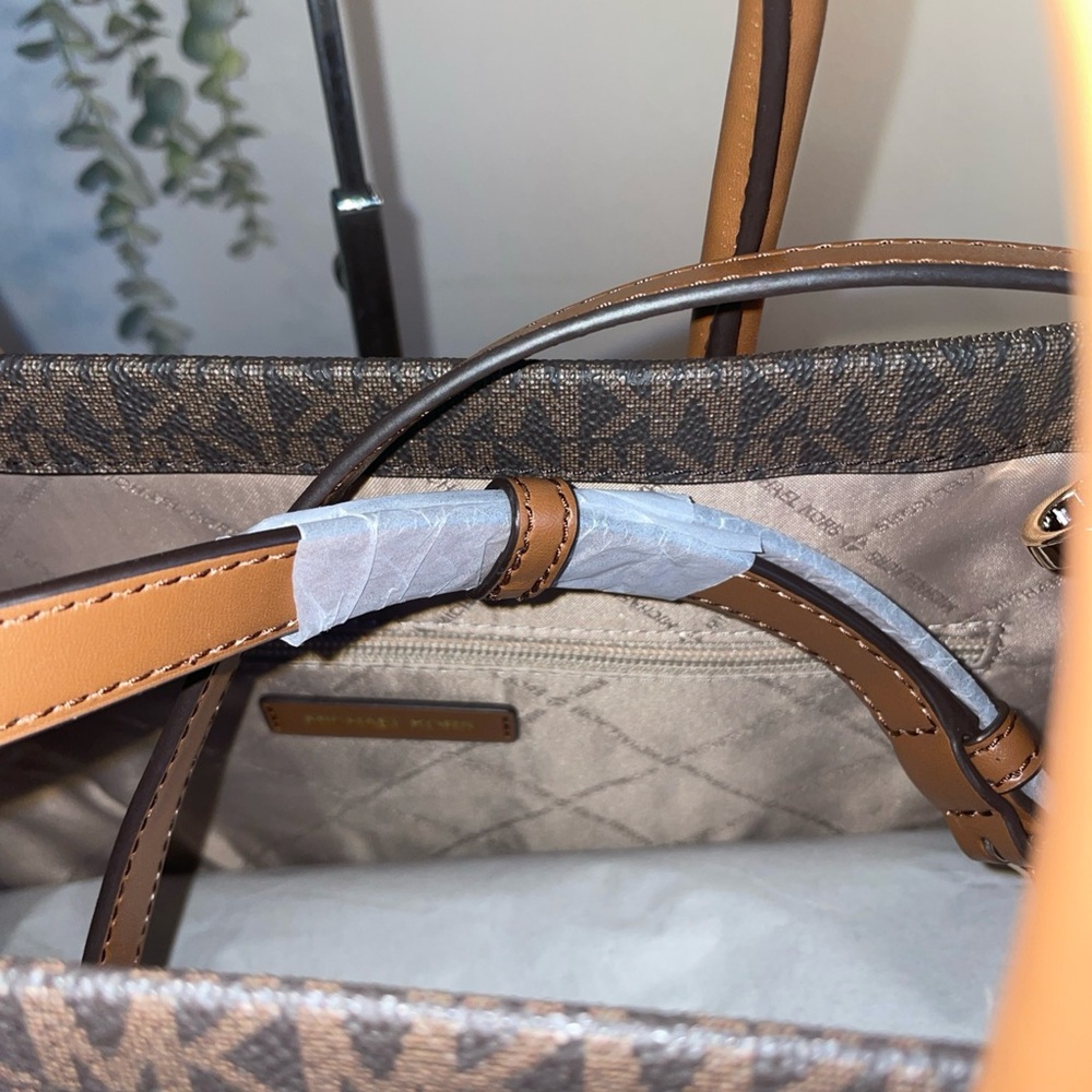 Michael Kors Brown Monogram Large Tote - Picture 6 of 12